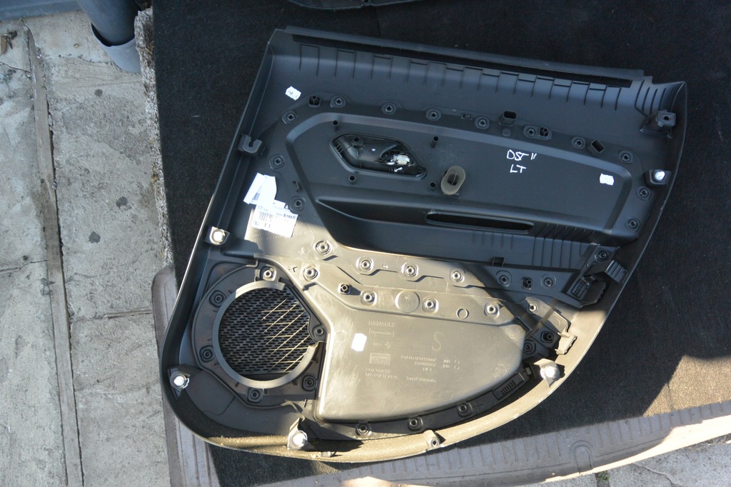 фото №14, Dacia duster ii 17- обшивки оббивка двері ліва права перед задня kpl