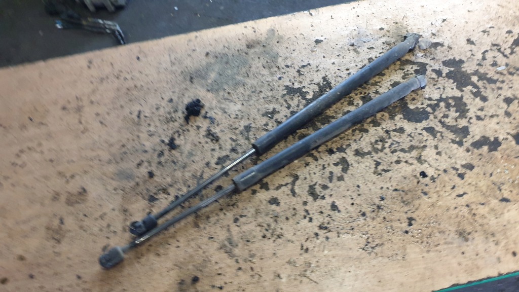 фото №1, Vw touran i амортизаторы крышки задняя задние комплект