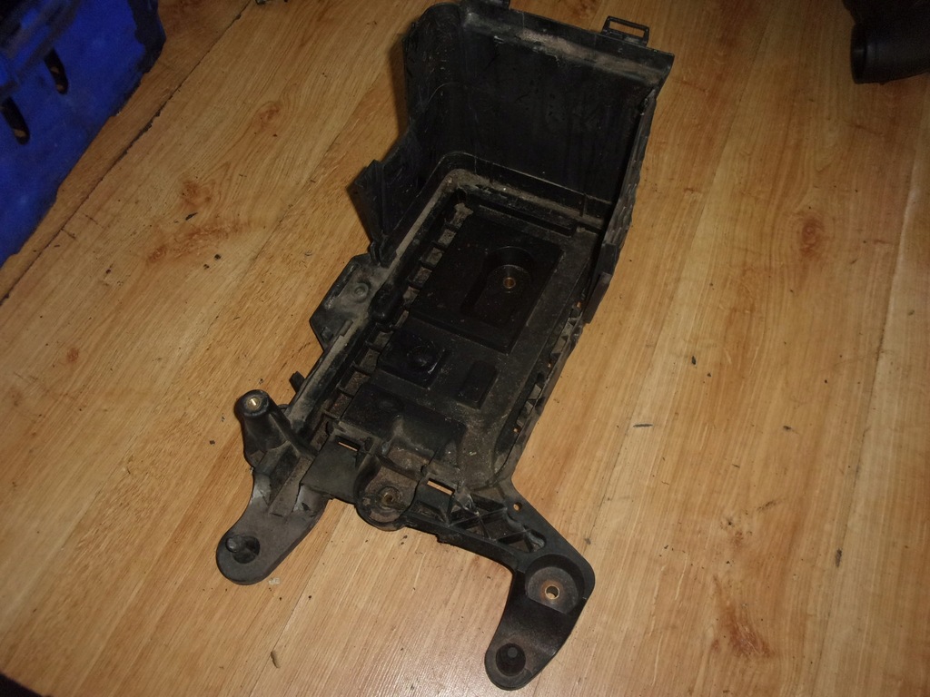 фото №1, Vw passat b6 основание аккумулятор