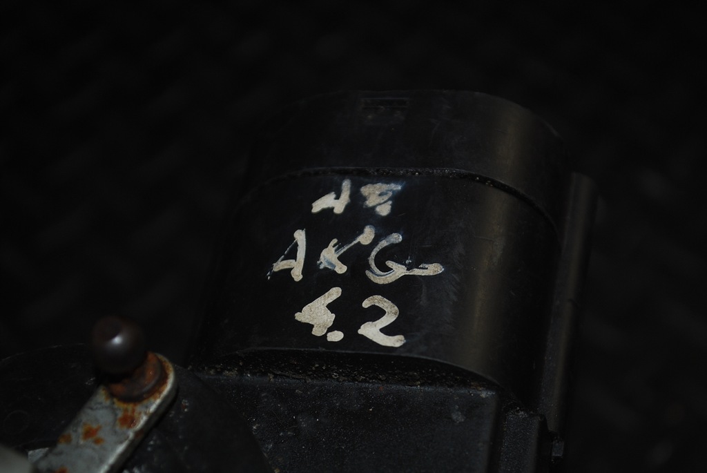 фото №13, Audi a8 d2 4.2 v8 дросельна заслінка 077133063af