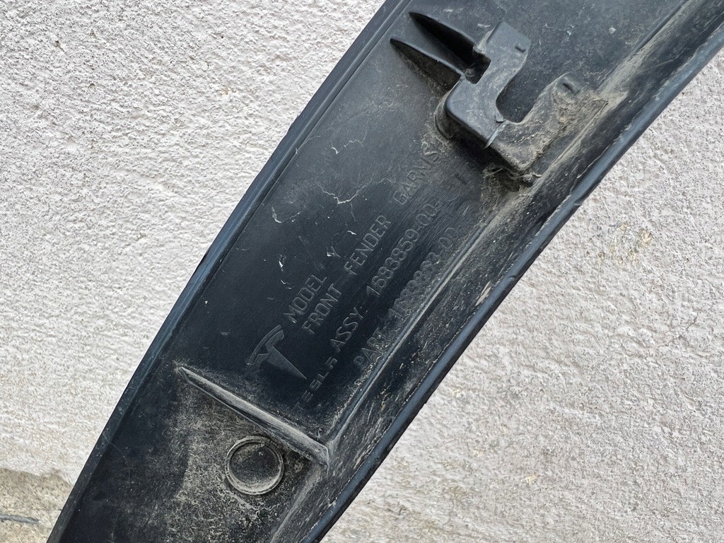 фото №7, Tesla y молдинг крыла левый перед