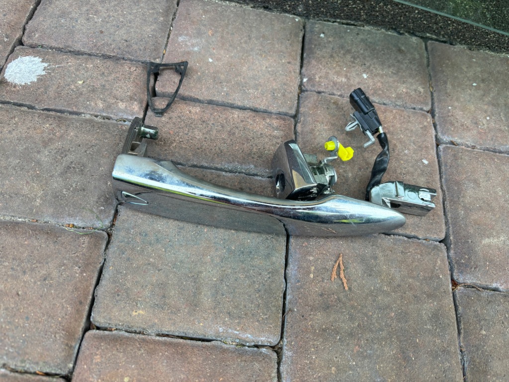 фото №1, Nissan navara d23 комплектная ручка дверь левый перед хром