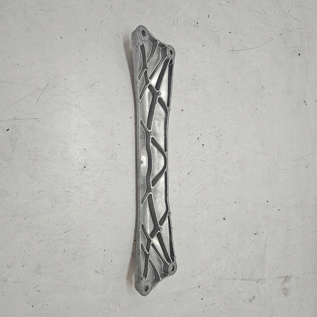 Кронштейн кронштейн верхний tesla model s plaid 2022r 1420568-00-a Недорого