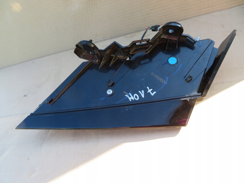 фото №12, Лампа правий задня volvo ex30 2023- 80000415