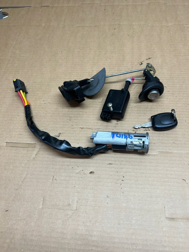 фото №1, Renault twingo i lift замок кришки замок запалювання