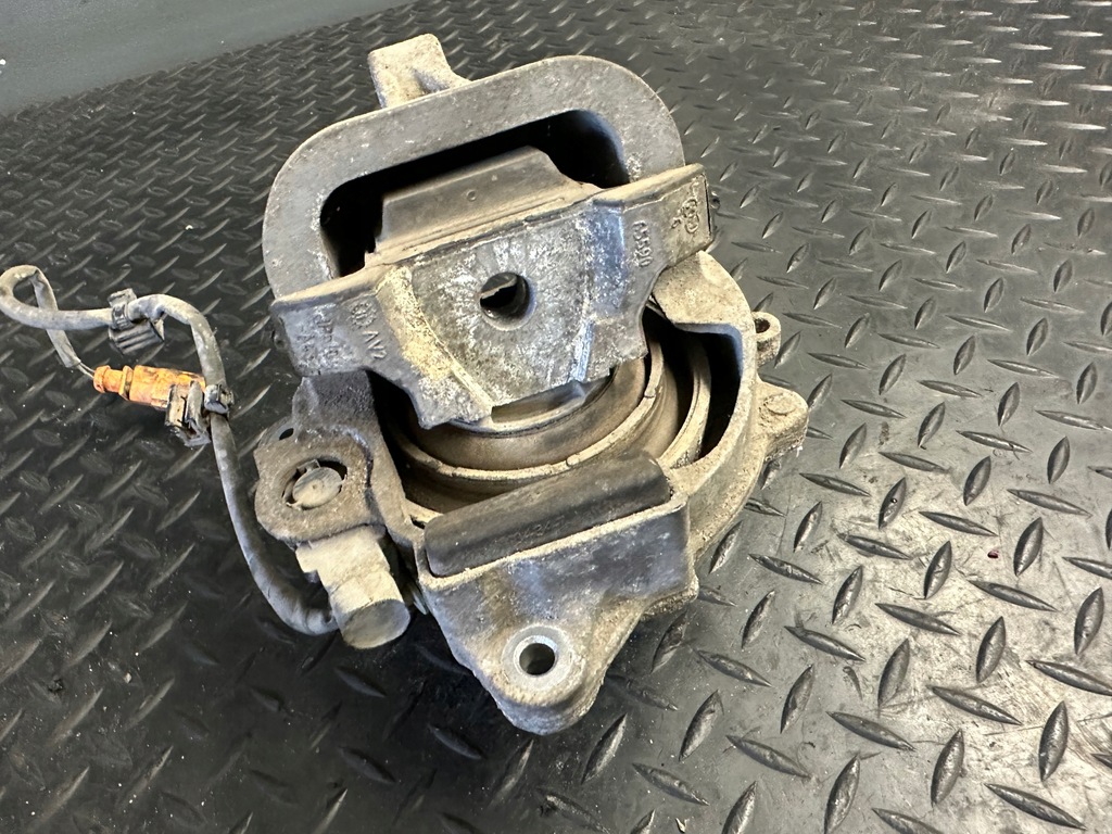 фото №1, Подушка двигуна ліва audi a8 d4 4.2 tdi cds