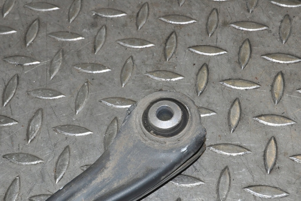 фото №3, Mercedes r172 slc250d 2017 rhd задний правый рычаг