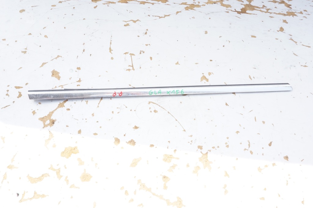 фото №1, Молдинг ущільнювач правий перед mercedes gla x156