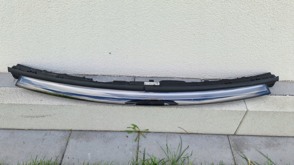 фото №1, Лампа средняя led mercedes eqc a2939069500