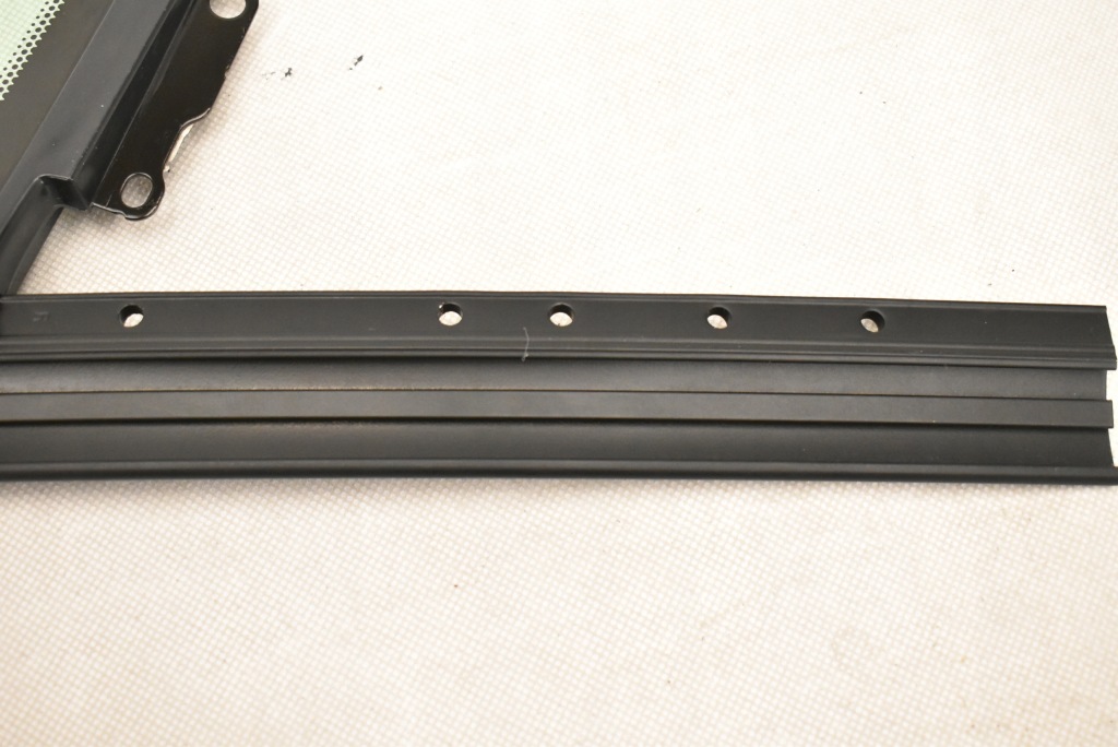 фото №4, Стекло боковая левая правая tesla s треугольник