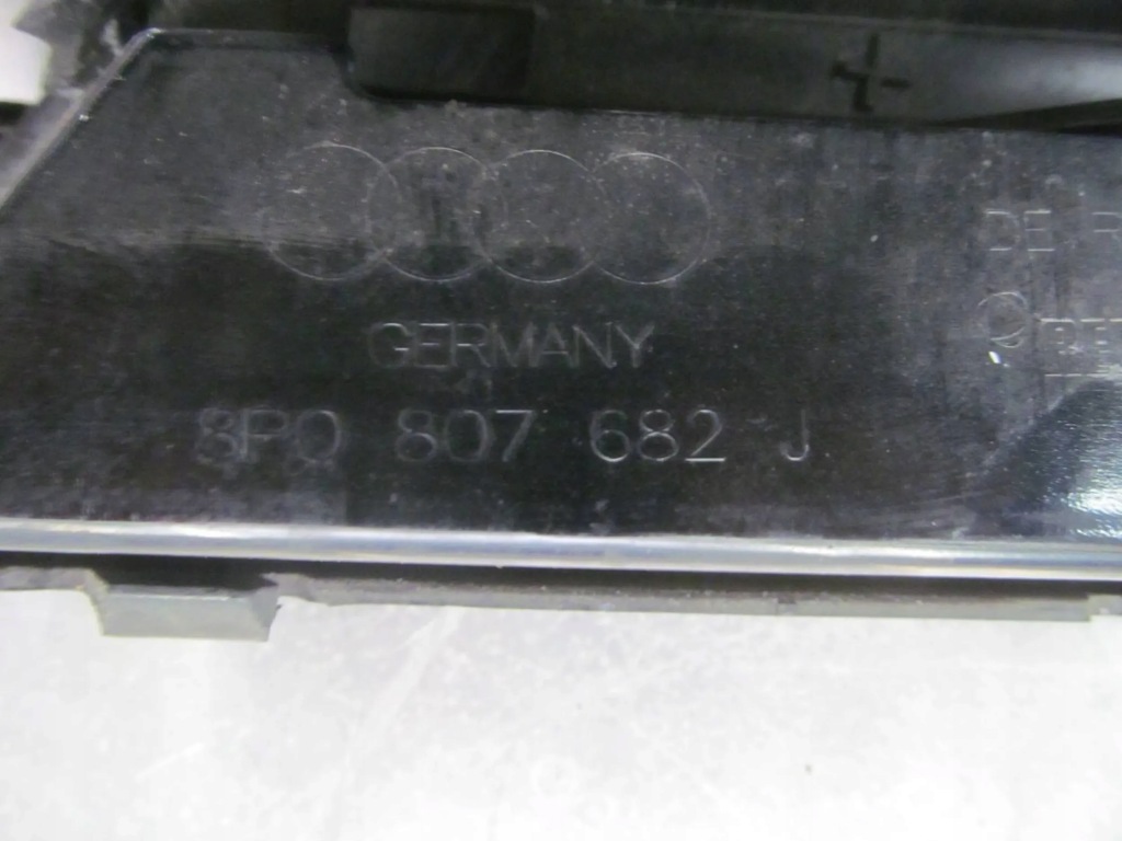 Audi a3 8p lift 08-13 решітка рамка решітка радіатора бампера правий перед c401 Доставка