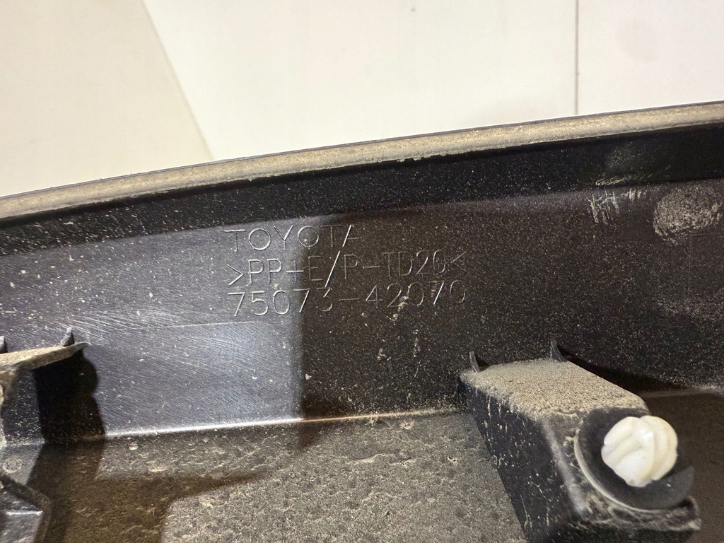 фото №7, Toyota bz4x 2024 задняя сторона левая молдинг дверь задних 75073-42070