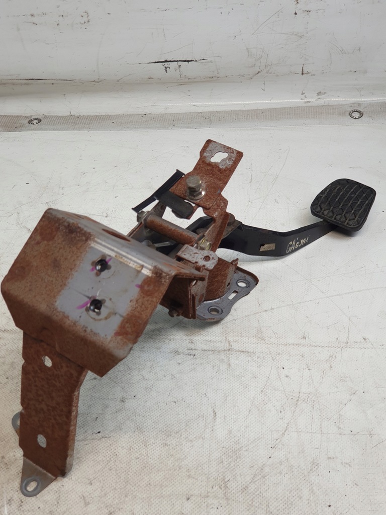 фото №13, Педаль тормоза mazda 6 i gg 02-05r.