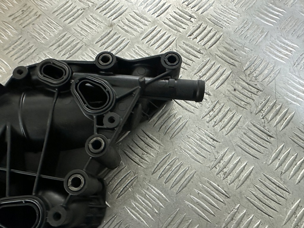 Renault megane iii 1.6 dci основание фильтра масла 152085948r Недорого