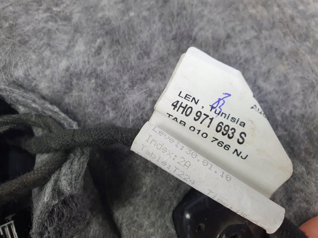 фото №10, Обшивка правий задня balao bang audi a8 d4 przed lift