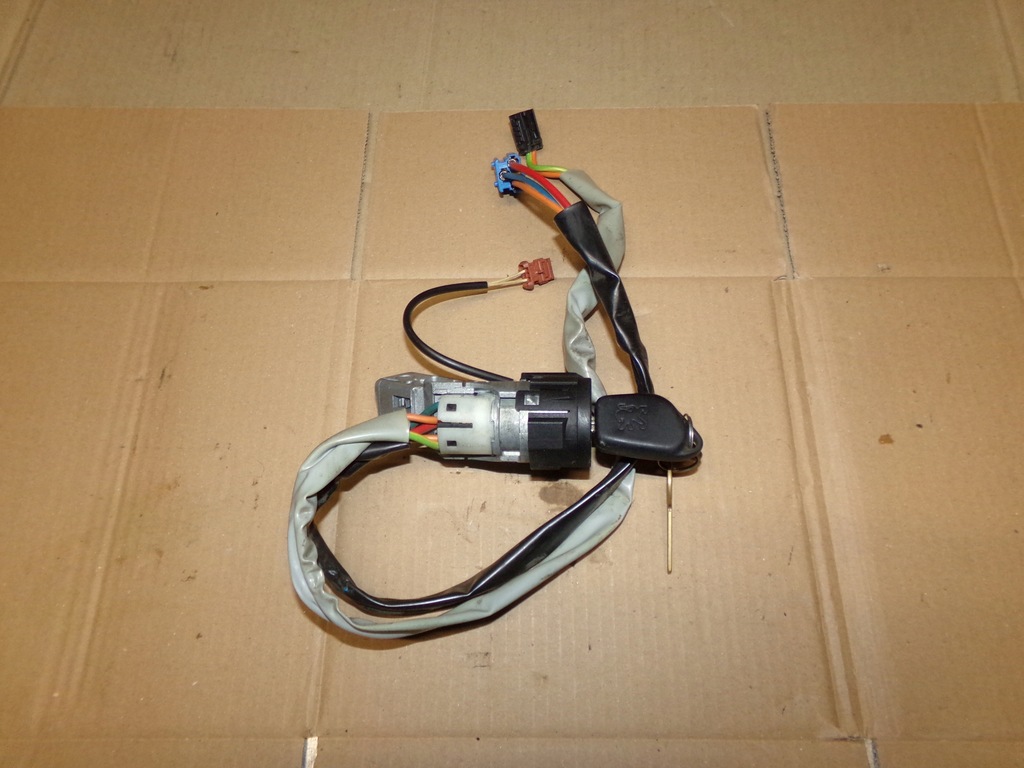 фото №1, Замок зажигания ключ berlingo partner lift