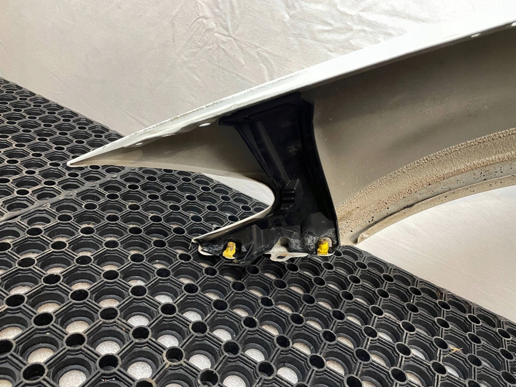 Крила перед передній праві bmw 5 f10 f11 код лакофарбового покриття: 300 alpinweiss Київ