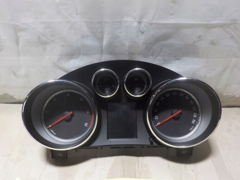 фото №1, Opel insignia 2.0d 2011r. счетчик приборы 365903926