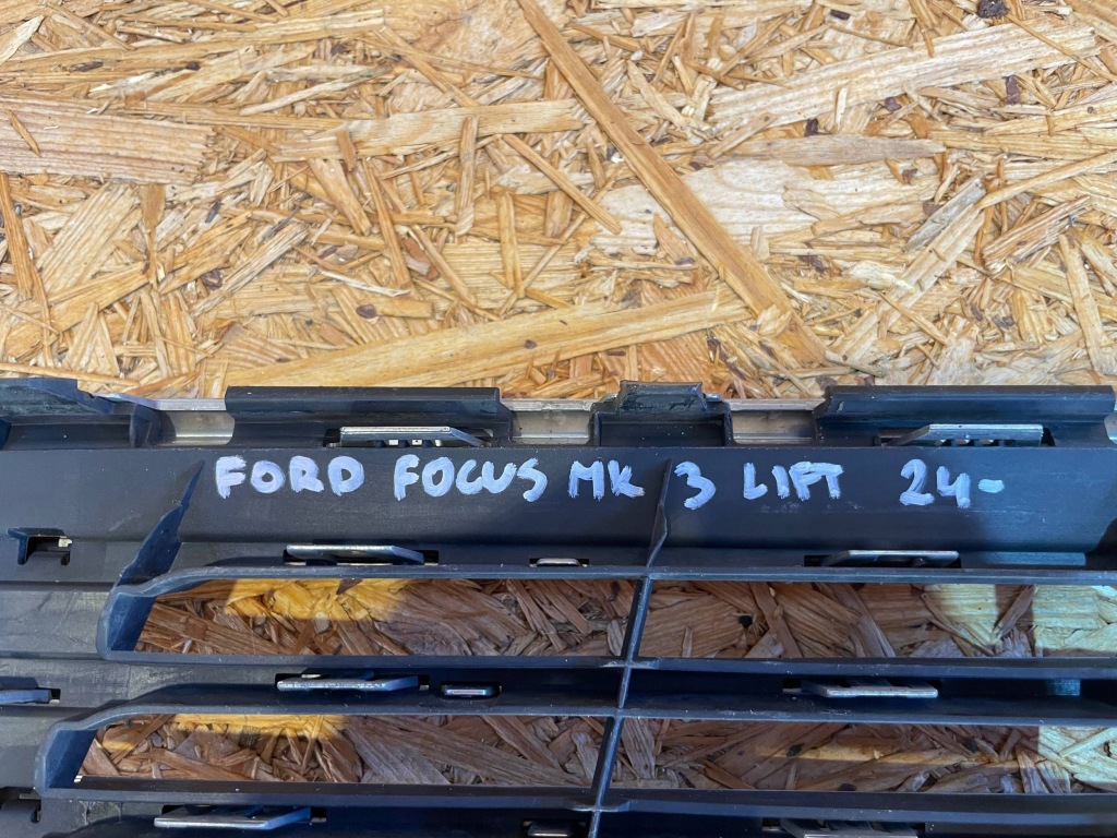 Ford focus mk3 3 рестайлінг  14-19 решітка  решітка радіатора решітка середня бампера перед в Україні