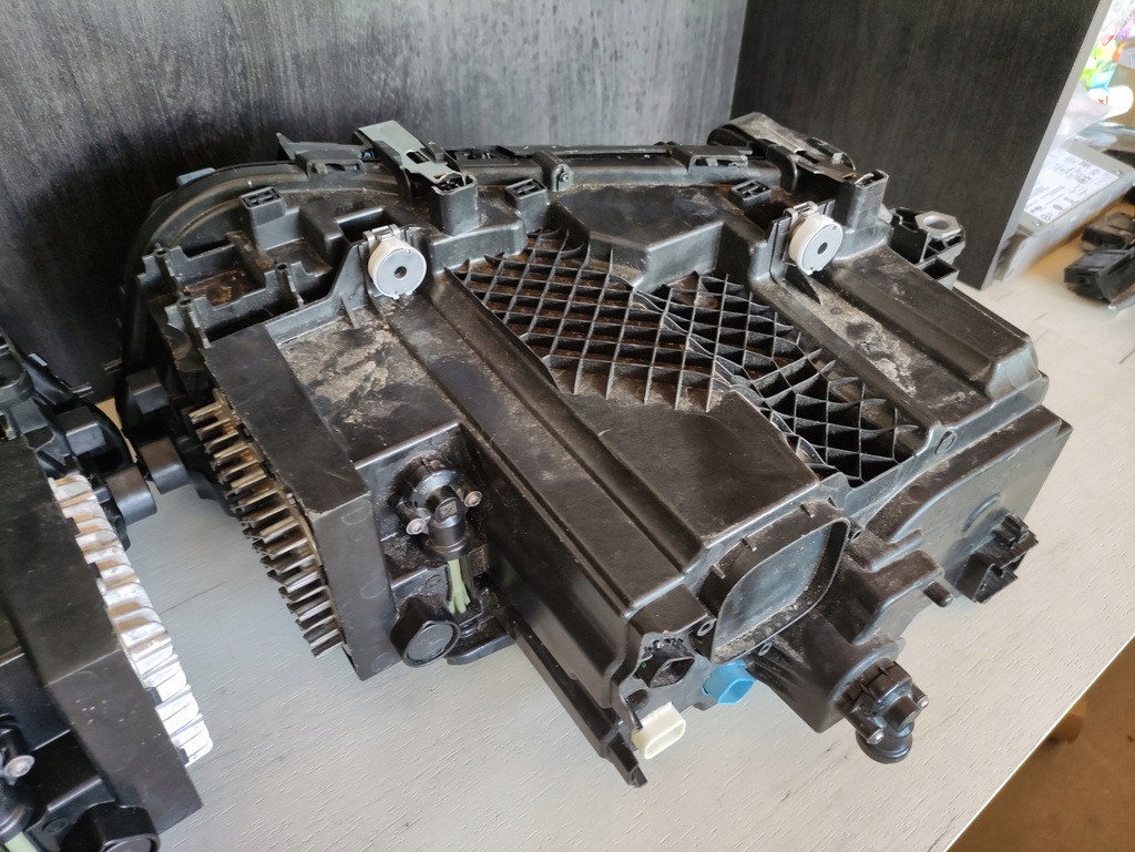 фото №9, Лампа лампы перед rolls royce spectre