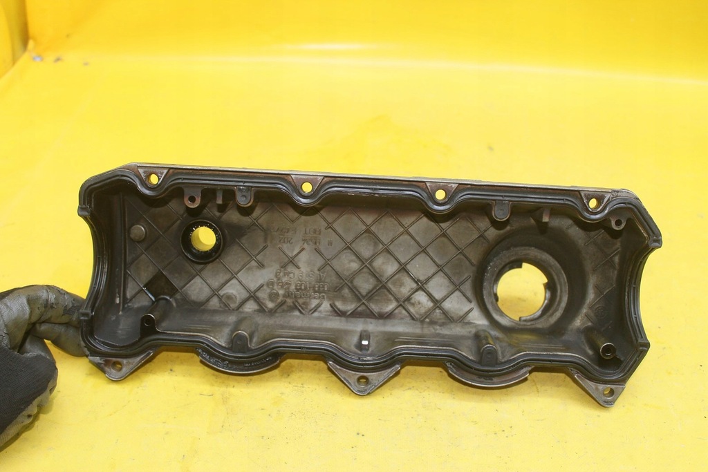 фото №5, Крышка клапанов vw caddy ii 1.9sdi 038907319f