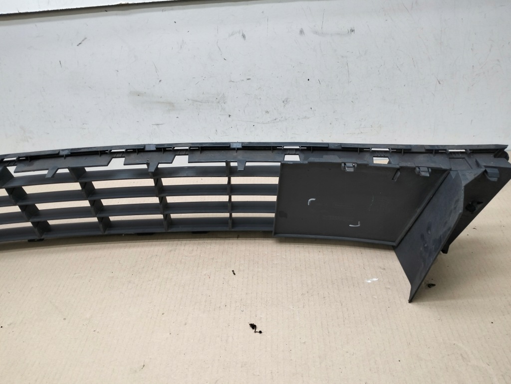 Решётка решётка  бампера передний перед renault clio 3 рестайлинг  2009-2012 Недорого