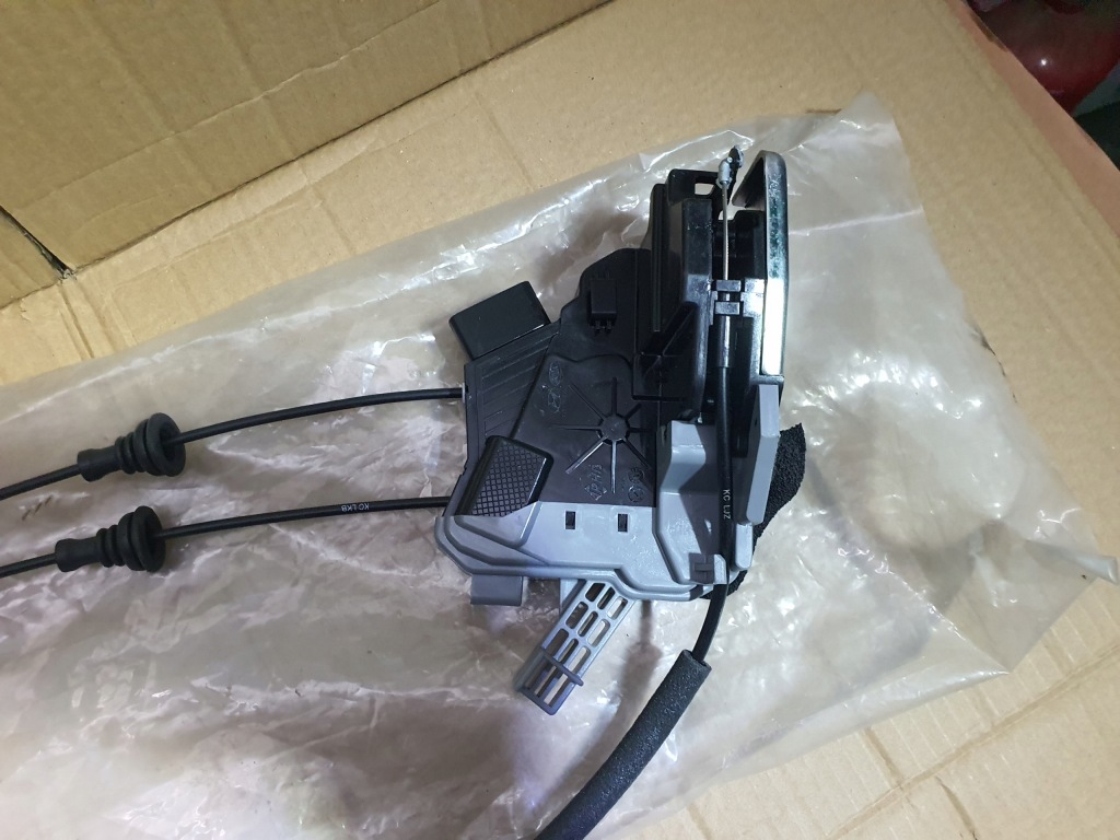 фото №4, Kia sorento iii замок дверь правый задняя 81420-c5000