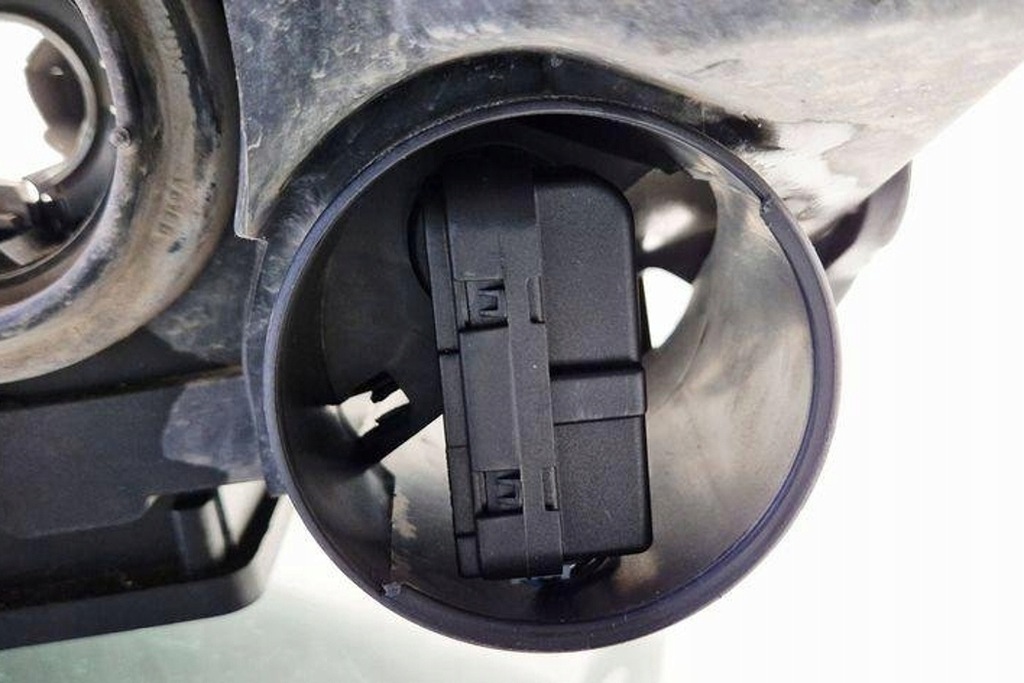 фото №13, Лампа правая передняя opel ampera 93321053 1.6l бензиновый 2004