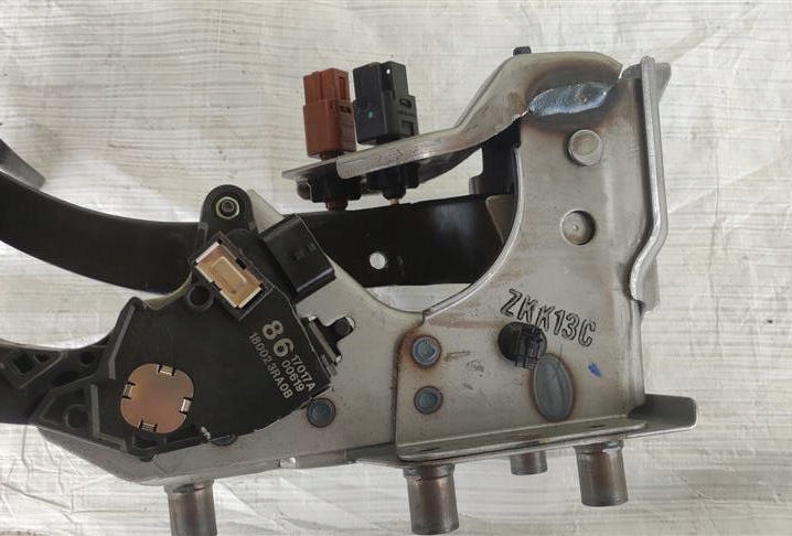 фото №5, Потенціометр газу nissan juke f15 1.6 автоматична коробка передач