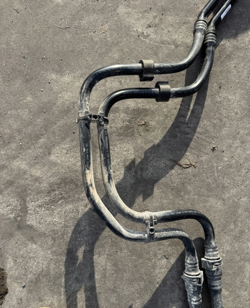 Патрубок шланг води ds7 рестайлінг  e-tense 1.6 гібрид 9836405480 9822192580 Зі Шроту