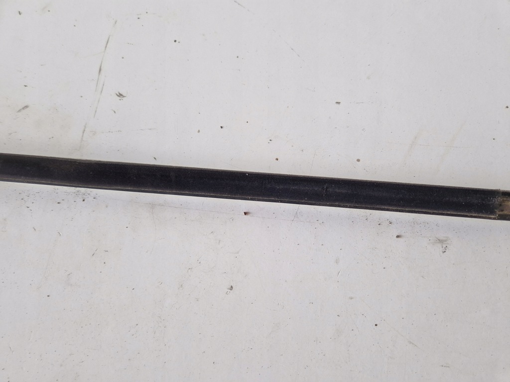 фото №8, Молдинг уплотнитель правый перед citroen c5 iii x7