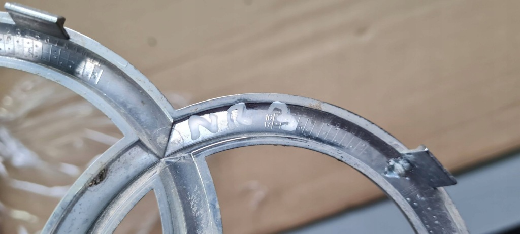 Audi q3 83a емблема значок хром решітка емблема audi 4ke853605 Оригінал