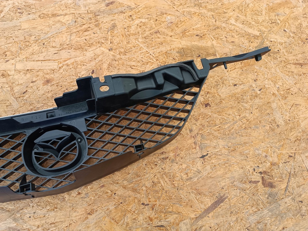 фото №11, Решётка решётка радиатора решётка радиатора бампера перед c10050712 mazda premacy