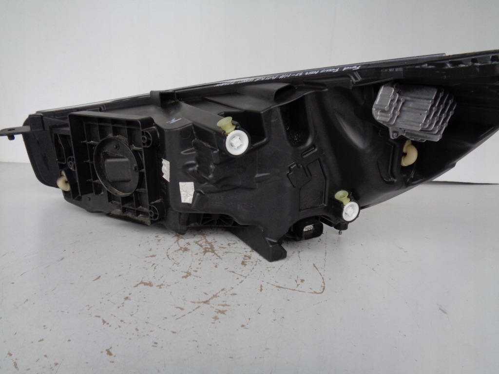Фара правий фара ford focus mk4 22- рестайлінг  full led Зі Шроту