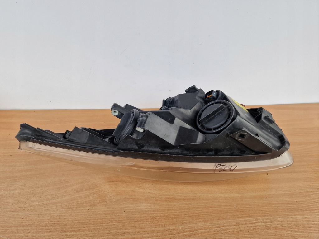 фото №2, Kia venga правая лампа перед фара + колпачки