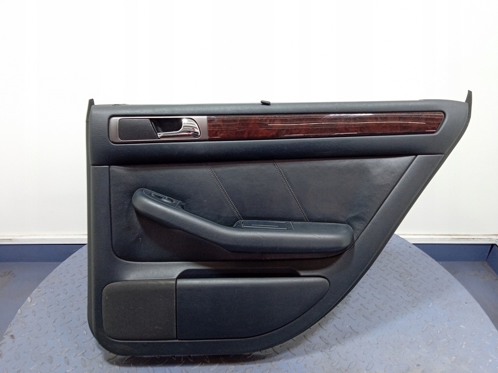 фото №1, A6 c5 avant оббивка двері задня права шторка