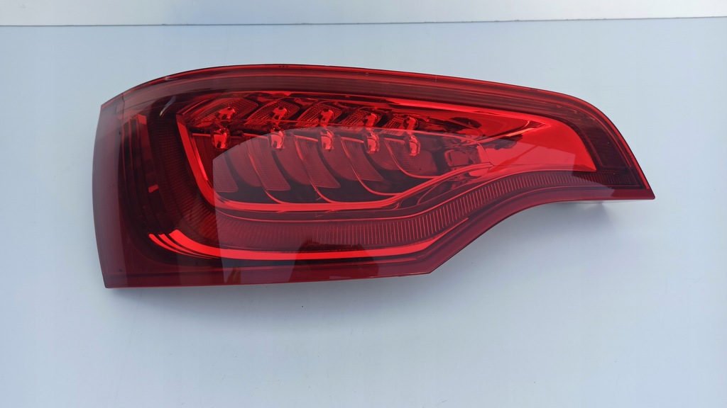 фото №1, Audi q7 4l лампа задняя левая 4l0945093f
