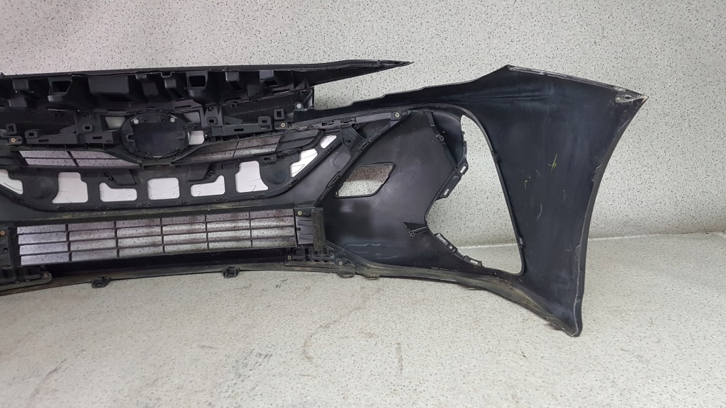 Купити Toyota prius plus prime 2016 - бампер перед 3228