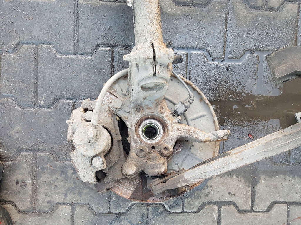 Audi a3 8p 04-08r 2.0 tdi амортизатор поворотный кулак правый  перед в Украине