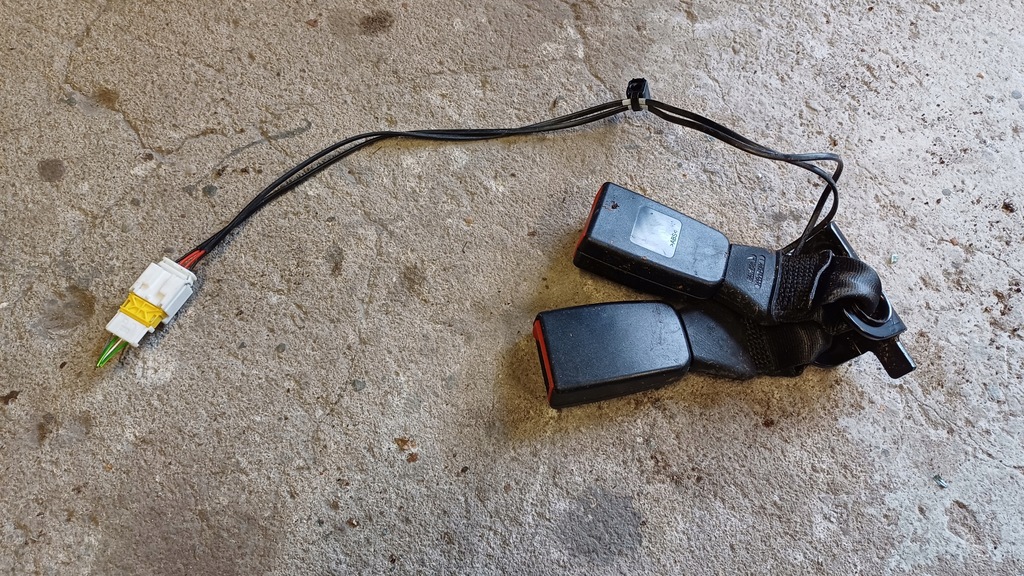 фото №1, Citroen c4 cactus пряжка замок поперечина 98059713xt