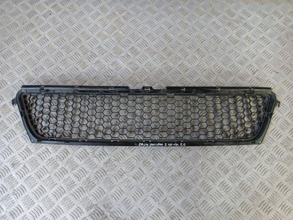 фото №1, M10 8200735103 решётка радиатора решётка радиатора бампера dacia sandero
