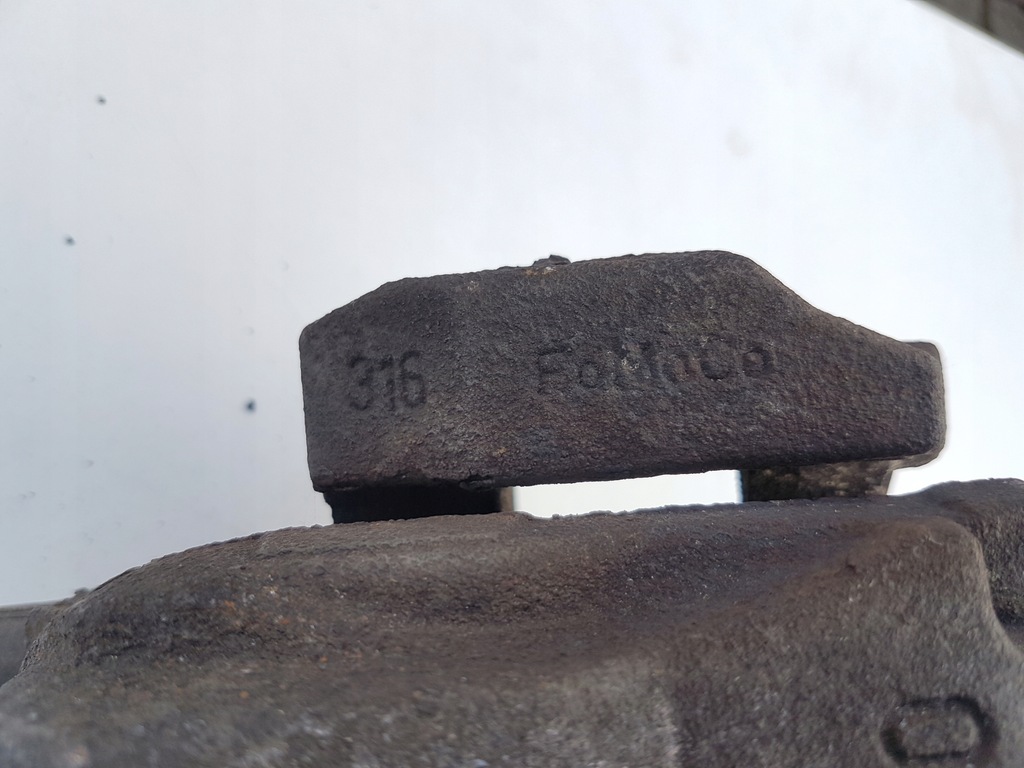 фото №5, Суппорт тормозной левый перед jaguar xe 2.0 d 15-20