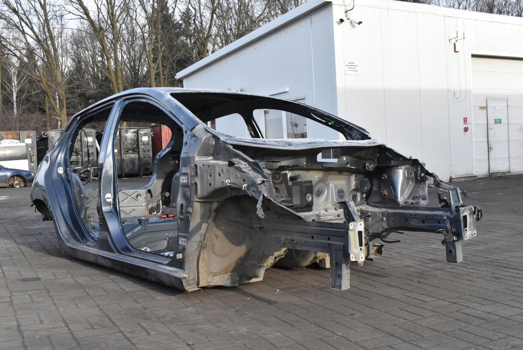 Четверть крыло  левый правый  задний лонжерон стойка  порог knp nissan micra k14 в Украине