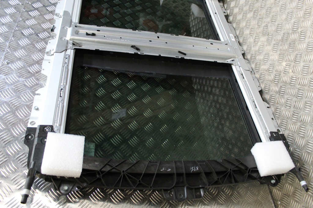 фото №6, Mini f54 clubman люк панорама скло b.ładny