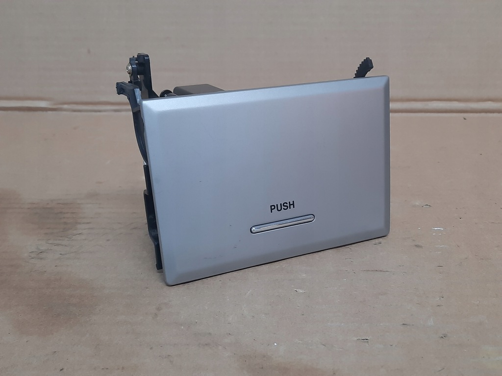 фото №1, Попільничка kia carnival 01-06