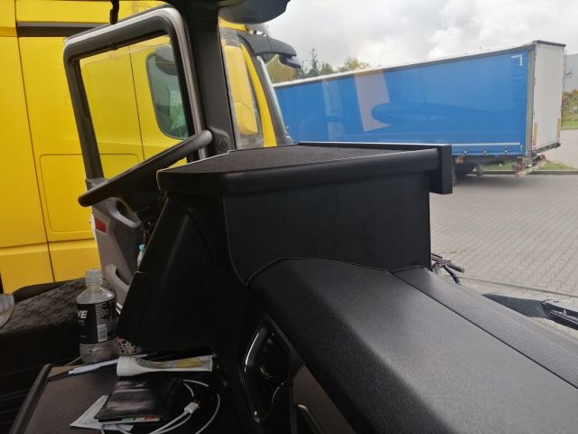 фото №7, Полиця середня scania s scania r od 2017 r. велюр чорний