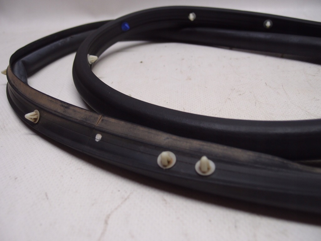 фото №2, Прокладка дверь правый перед opel crossland 2017r