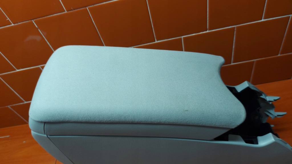 фото №10, Тунель середній підлокітник toyota prius iii 09-11