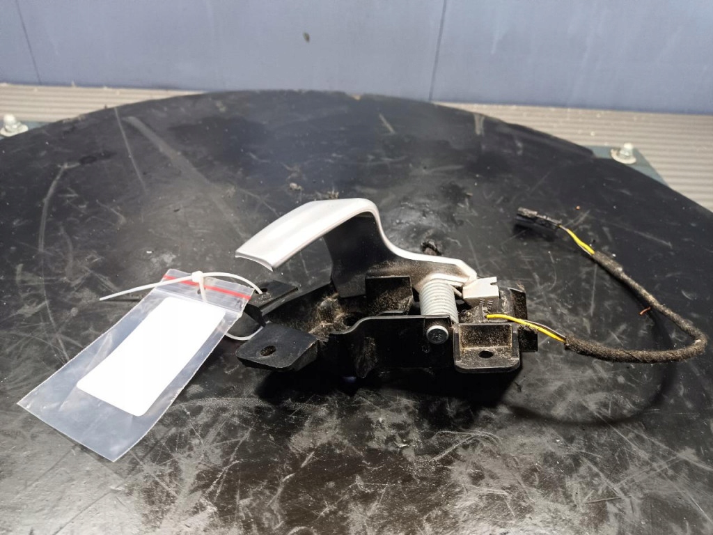 Ручка внутренняя задний  левая tesla model s 1008435-00-e Доставка