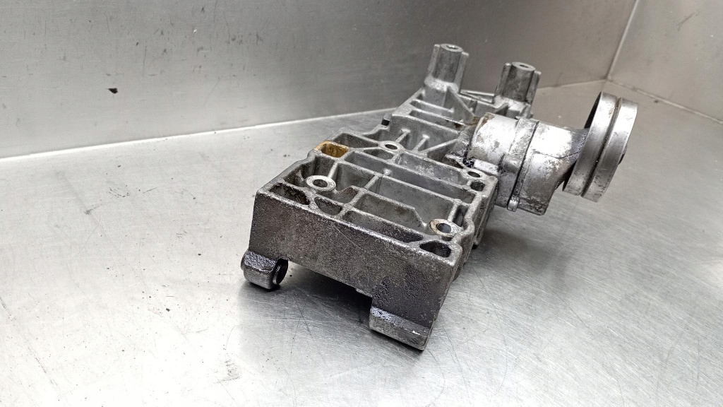 Кронштейн генератора volvo v40 1 2.0b 97r 9146253 в Украине